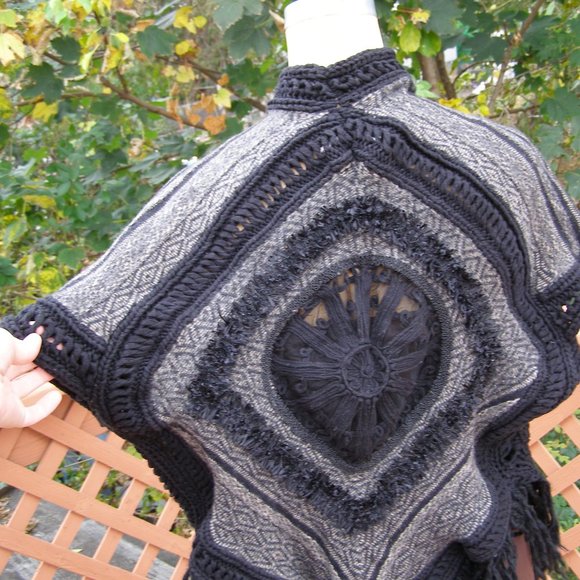 Fabulous ANGEL OF THE NORTH sweater Poncho OS - Picture 6 of 12